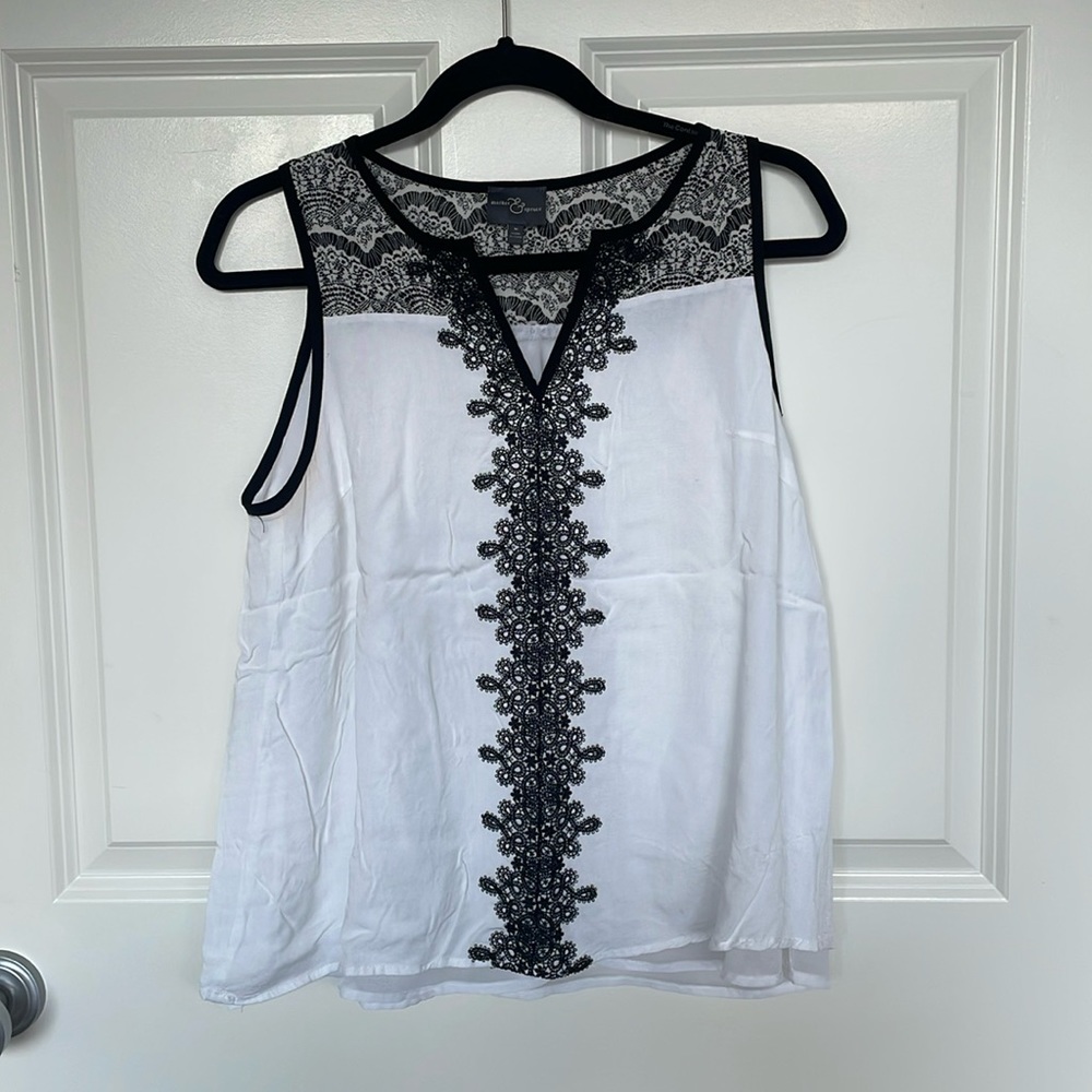 Black and White Market & Spruce Tank